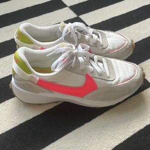 Women’s Nike Waffle Debut sneakers
